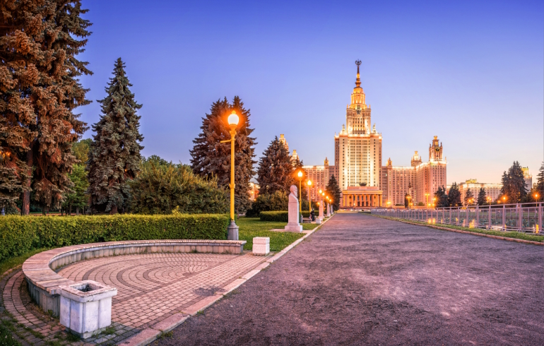 Главное здание МГУ им. М.В. Ломоносова на Воробьевых горах Главное здание МГУ им. М.В. Ломоносова на Воробьевых горах